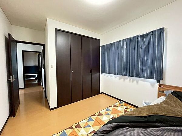 2階もう一つの6帖洋室♪こちらにももちろんクローゼットが付いています♪各部屋にあると嬉しいですね♪