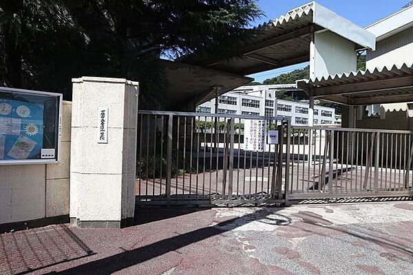 養治小学校 700m