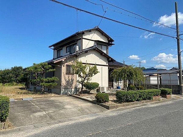 先程とは逆サイドから見た感じです♪敷地広々でゆったりした環境です♪