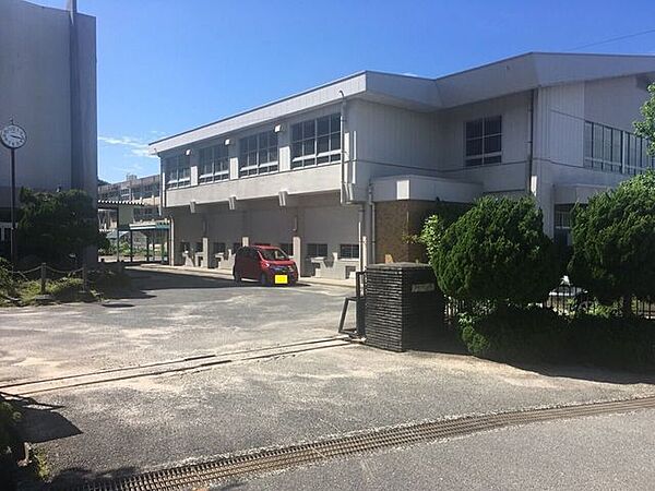 川中西小学校 850m