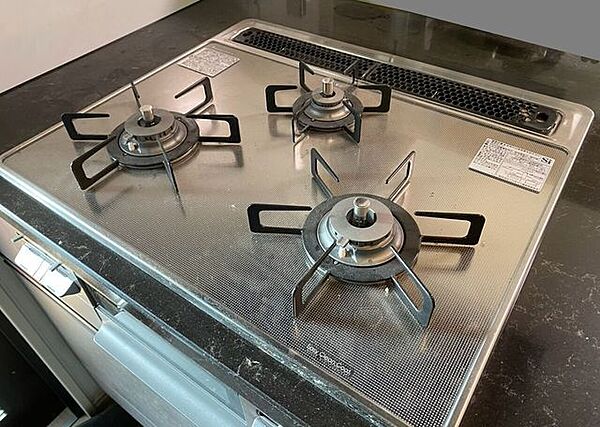 三口コンロですので、お料理も手際よく作れますよ♪