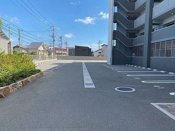 マンション居住者専用の平置き駐車場♪