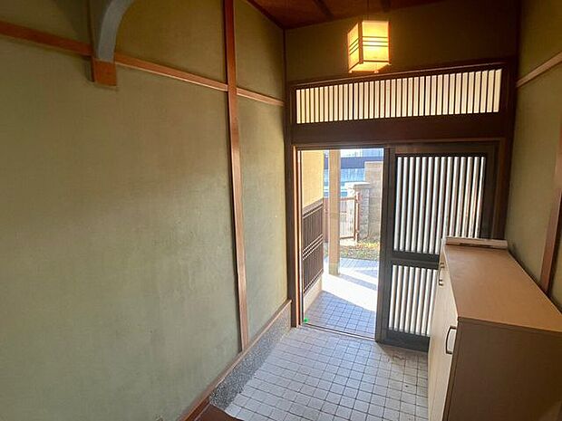 懐かしさを感じる、風情ある日本家屋の佇まいです♪