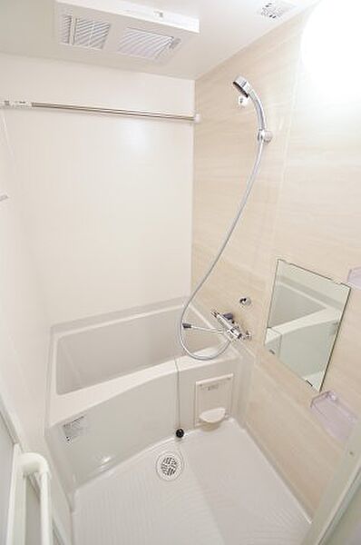 画像5:浴室乾燥付きなので梅雨時や洗濯物が多くても安心です。