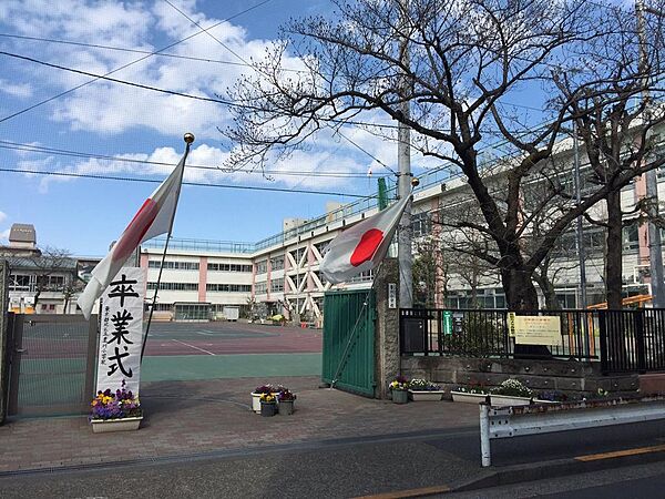 北区立豊川小学校：徒歩6分（450ｍ）