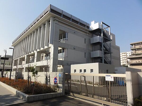 北区立明桜中学校：徒歩8分（600ｍ）