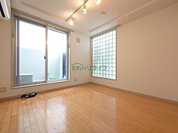 都営大江戸線 牛込神楽坂駅 徒歩6分の賃貸マンション 1階1Kのリビング/ダイニング