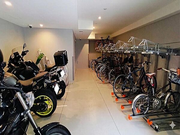 駐輪場、バイク置き場（空き要確認）