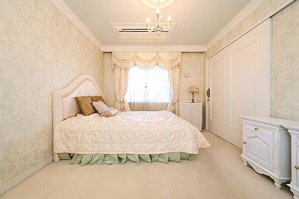 うららかな陽射しがどのお部屋にも降り注ぎますように、快適さを追求した間取設計。得難い立地環境での生活を恵みの豊かな永住の地へと変えてくれます。