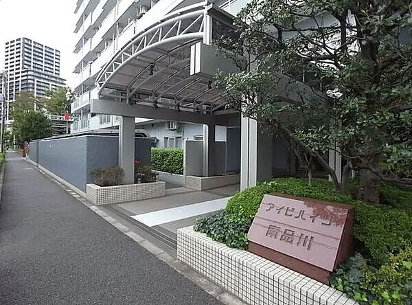 素敵なアプローチを目にすると、きっとその先にも素敵な空間が広がっているんだろうなと期待が膨らんでしまいますよね。