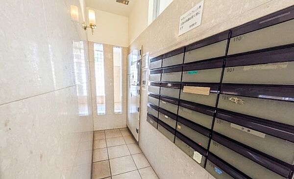 綺麗に清掃された共用部からは、マンション全体の管理体制の良さと、住まう人々の心地よい暮らしぶりが伺えます。