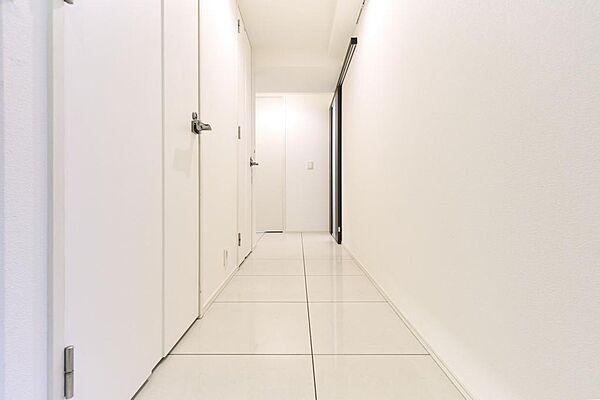 清潔感のある落ち着いた雰囲気の玄関です。安らぎに満ちた空間がここから始まります。