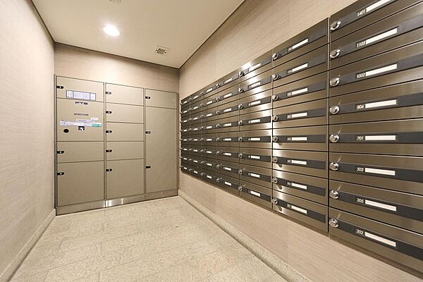 好きな時間にいつでも荷物を受取れるため、到着時間を気にして自宅で待機したり、再配達の連絡をする手間がかかりません。共働きなど不在が多い方、ネット通販の利用が多い方に大変便利。
