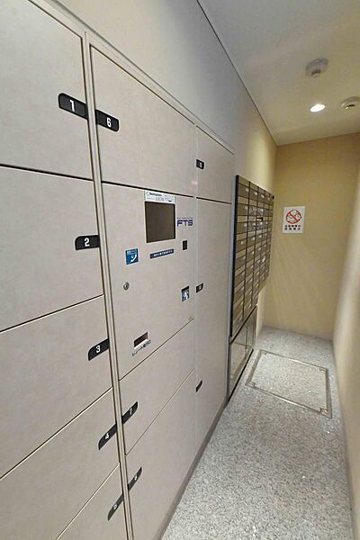 宅配ボックスも完備。今の時代には欠かせないアイテムの一つです。