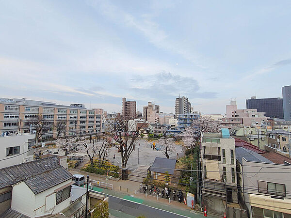 浜川公園を一望できるお部屋位置です。