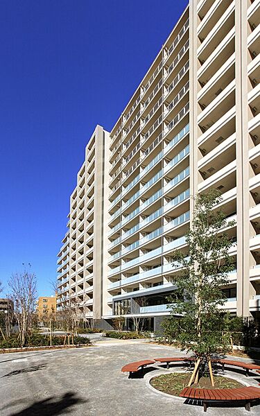 太陽に愛され、陽当り・通風に優れた魅力的で快適さを追求したマンションです。ここに住むからこそ意味がある。そんな特別感に浸りながら、毎日をお過ごし下さい。