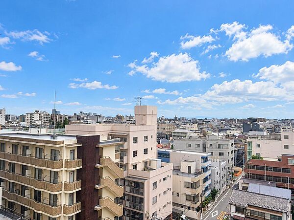 南西向き角住戸。通風・眺望良好です！（晴れた日には富士山が望めます。）