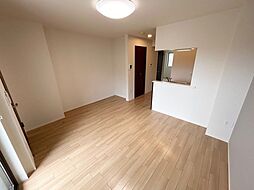 リュクス 1階1LDKのリビング/ダイニング