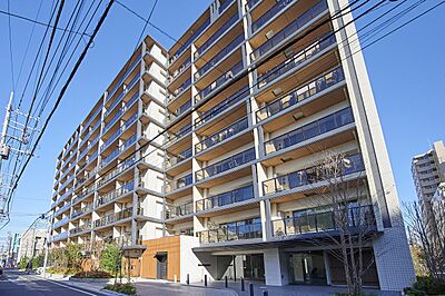 外観：川口駅まで徒歩約9分。総戸数90戸の重厚感のあるマンション「クリオレジダンス川口幸町」のご紹介です。