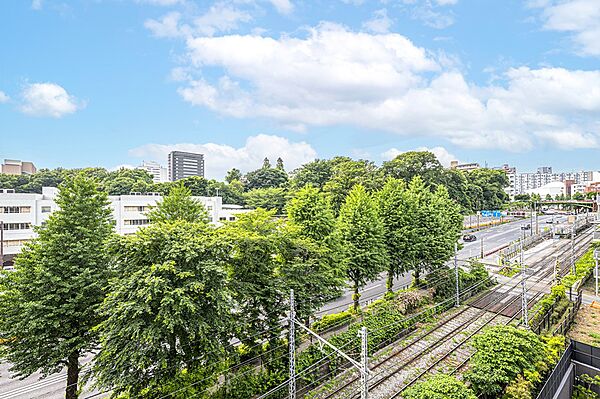 【住戸からの眺望写真】6階部分からの眺望です。気持ちの良い広い空が望め、家事や在宅ワークの合間にリフレッシュできそうです。※眺望は将来にわたって保証するものではありません。