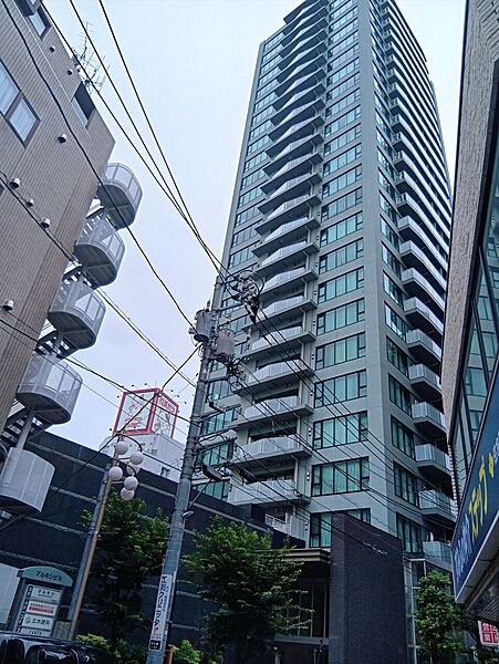 【現地外観写真】大切なペットと暮らせるマンションです(細則あり)。これからペットを飼うことを検討中の方にもおすすめです。