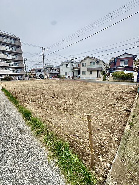 【現地写真】二方からの採光と通風を確保可能な角地。心地良い陽光と風が舞い込む、快適な住まいとなりそうです。
