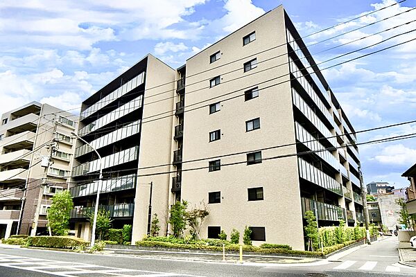【現地外観写真】小学校まで徒歩9分、中学校まで徒歩2分。お子様の通学負担が少なめの住環境です。詳細はお気軽にお問い合わせください。