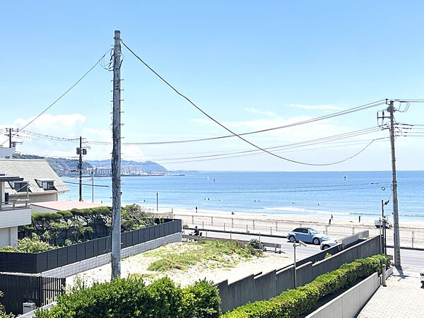 【住戸からの眺望】海の香りと潮風を味わいながらほっと一息つける場所になりそうですね。