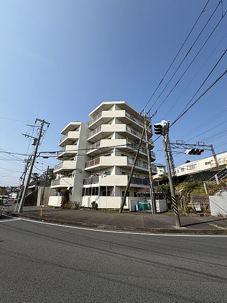 【レクハイム藤沢六会】小田急江ノ島線「六会日大前」駅まで徒歩6分。2026年8月内装リフォーム完了予定です。気持ちよく新生活をスタートできそうです。