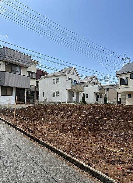【現地土地写真】建ぺい率40%、容積率は80%です。建築可能な建物プラン例・ボリュームなど、お気軽にご相談ください。お待ちしております。