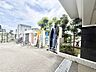 設備：【共用部】敷地内にサーフボード置場があります。利用料などについてはお気軽にお問い合わせください。また、駐輪場には2段式サイクルラックが設置されています。