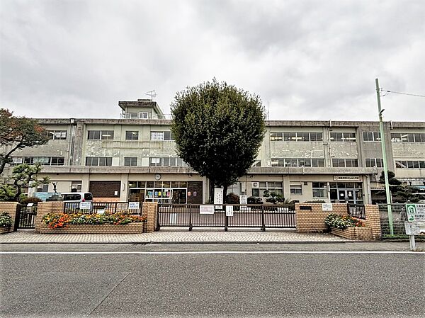 相模原市立光が丘小学校まで徒歩2分(約130m)。6年間毎日通う小学校は、低学年のお子様にも負担が少ない距離。朝や放課後の時間にゆとりが生まれ、習い事との両立も無理なく叶いそうです。