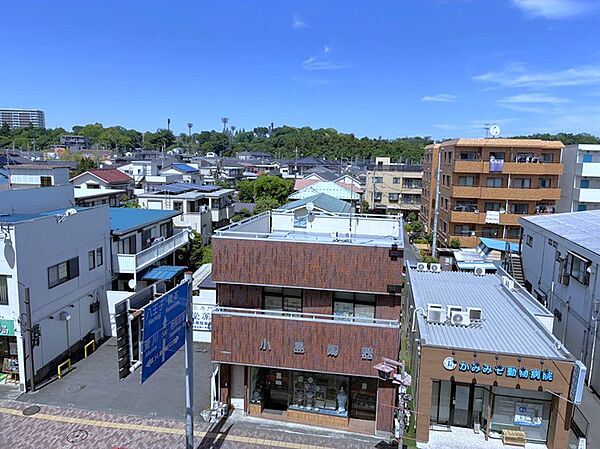 【住戸からの眺望】2面にバルコニーが備わっているので、各方向の眺望をお楽しみいただけます。※眺望は将来に渡って保証するものではありません。