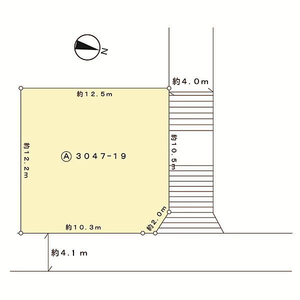 北西側と北東側の道路に面し、通風・採光良好。第一種低層住居専用地域内の、車通りの少ない閑静な住宅街に位置しており、落ち着いた暮らしが叶いそうです。
