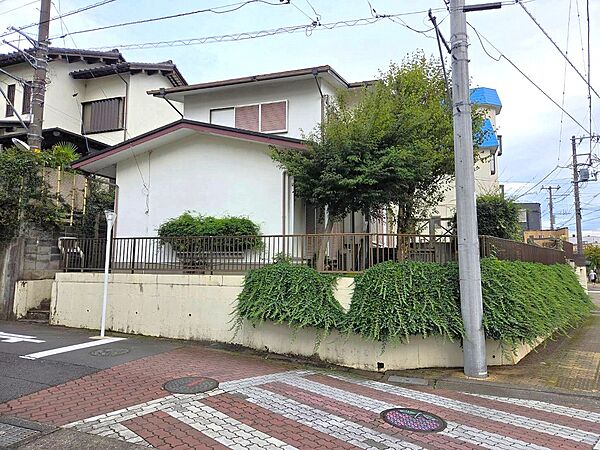 【現地外観】都市ガス対応の建築条件なし売地です。キッチンはガス・IH、お好きな仕様が選べます。ぜひ、実際の住まいづくりをイメージしながらご見学ください。