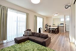 町田市能ヶ谷六丁目　中古戸建 4LDKのリビング/ダイニング