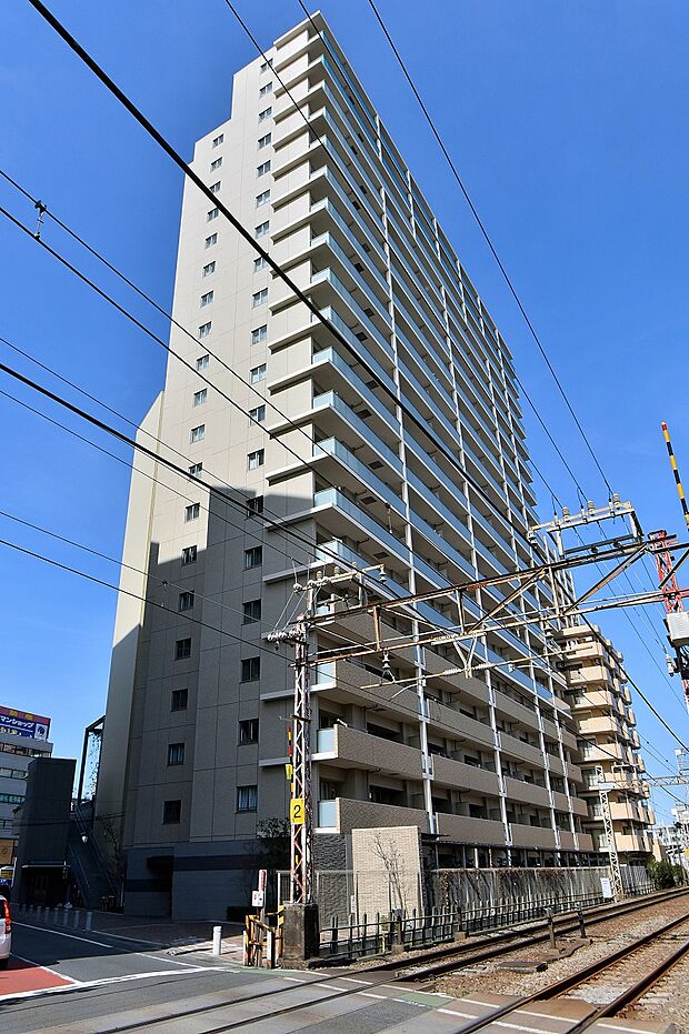 小田急線「小田急相模原」駅まで徒歩約3分。2019年1月施工の築浅タワーマンションの一室です。