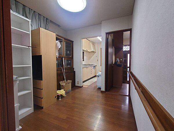 【ダイニング/約4.1帖】南西側に開口部が設けられているダイニング。シンプルな内装につき、様々な家具と調和します。お好みのお部屋作りが楽しめそうです。