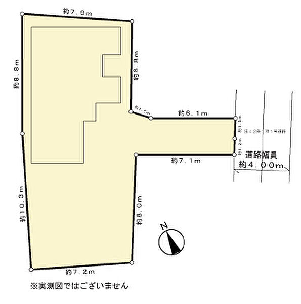 ゆったり50坪の敷地。東側道路幅員約4.00mに面しています。奥行のある土地につき、道路側から室内が見えにくく、プライバシーを確保しやすいです。