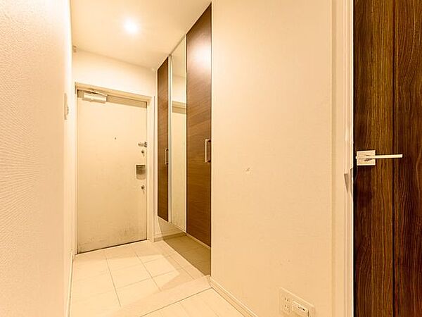 玄関を拡大表示