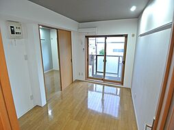 カリーナ・ミミ 106 1階1LDKのリビング/ダイニング