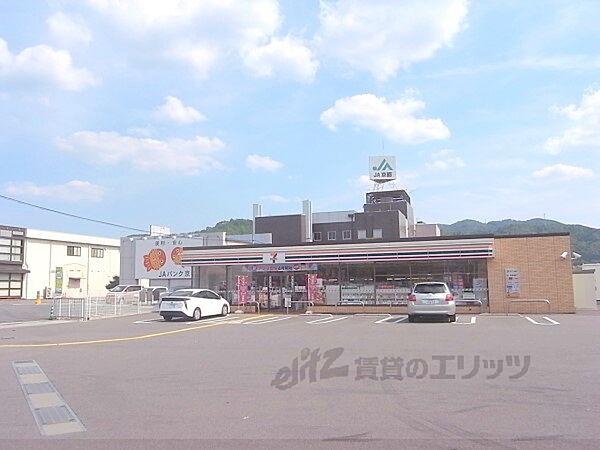 画像20:セブンイレブン　亀岡余部店まで700メートル