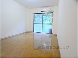 京都市営烏丸線 北大路駅 バス14分 立命館西園寺記念館前下車 徒歩4分の賃貸マンション 3階ワンルームのリビング/ダイニング