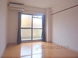 京都市営烏丸線 北大路駅 バス18分 衣笠総門町下車 徒歩1分の賃貸マンション 1階1Kのリビング/ダイニング