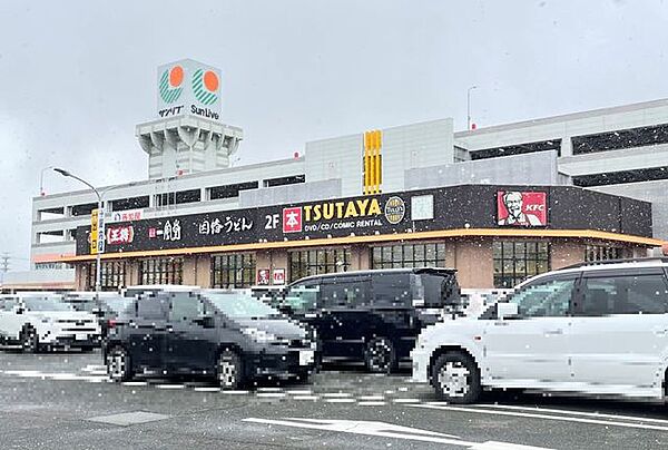 サンリブくりえいと宗像 徒歩8分。 600m