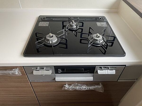 3口＆グリル付きのガスコンロです！毎日のお料理がはかどりますね！