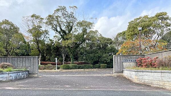 広陵台中央公園 徒歩17分。 1340m