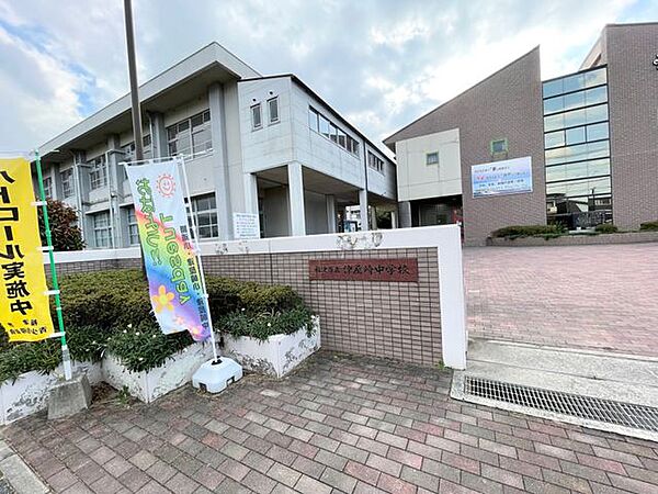 津屋崎中学校 徒歩13分。 1000m