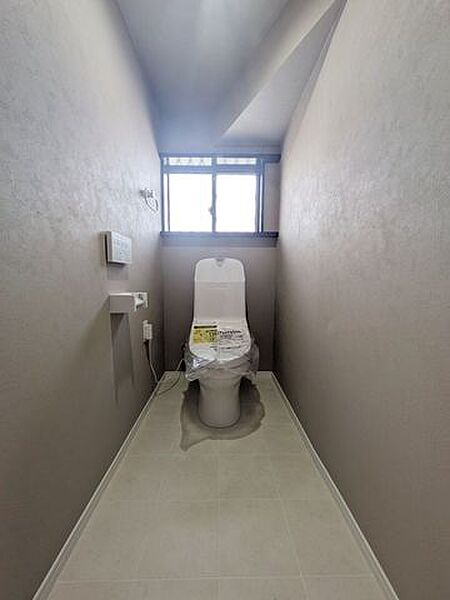 TOTOのトイレに新調！清潔感あふれる快適な空間で、毎日の暮らしをより心地よく。新しくきれいな水回りは嬉しいポイントです♪