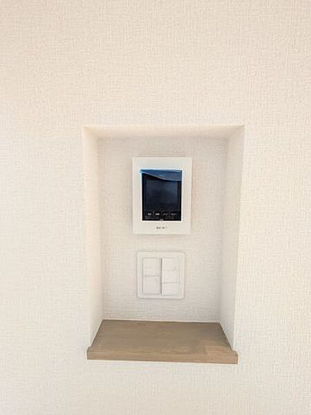 モニター付きインターホンや照明スイッチを使いやすくまとめ、すっきりとした空間に！操作しやすく、毎日の暮らしがより快適になる嬉しいポイントです♪